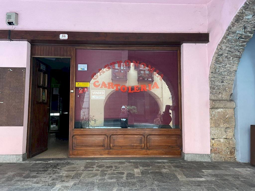 Interno non residenziale - Negozio via Martiri e Caduti per la Libertà, 54, Demonte - foto 2