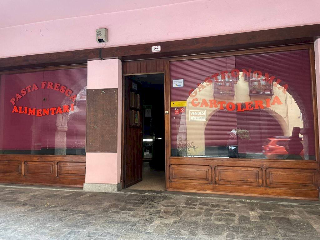 Interno non residenziale - Negozio via Martiri e Caduti per la Libertà, 54, Demonte - foto 3