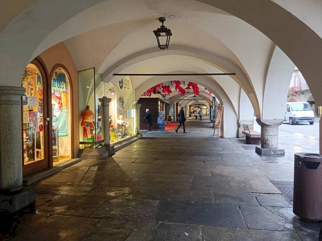 Interno palazzo - Negozio via Roma, 27, Cuneo (zona Centro) - foto 3