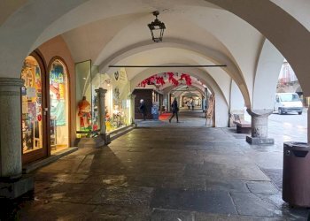 Interno palazzo - Negozio via Roma, 27, Cuneo (zona Centro) - foto 3