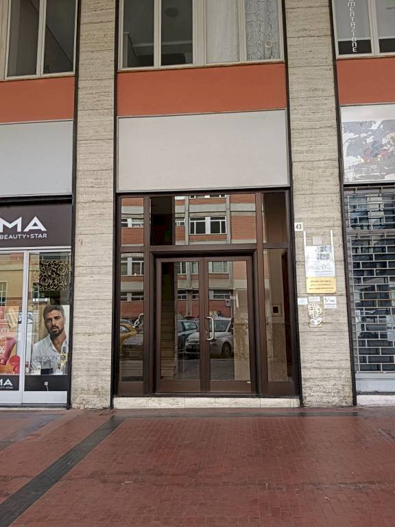 Facciata - Ufficio piazza Europa, 12, Cuneo (zona Centro) - foto 2