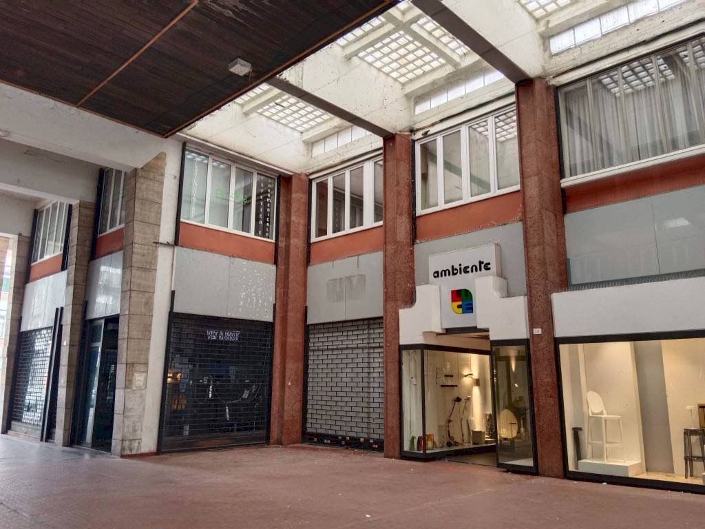 Interno non residenziale - Ufficio piazza Europa, 12, Cuneo (zona Centro) - foto 3