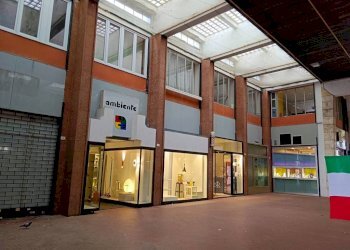 Interno non residenziale - Ufficio piazza Europa, 12, Cuneo (zona Centro) - foto 5