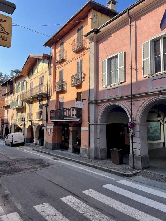 Facciata - Appartamento via Martiri e Caduti per la Libertà, 9, Demonte - foto 2