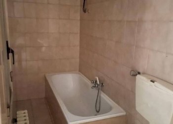 Bagno - Appartamento via Martiri e Caduti per la Libertà, 9, Demonte - foto 6