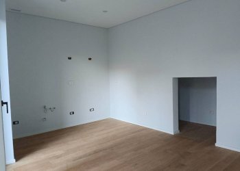 Stanza non arredata - Bilocale corso Dante Alighieri, 47, Cuneo (zona Centro) - foto 29