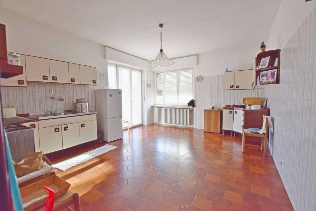 Cucina - Trilocale strada Statale del Colle di Nava Sud, 13, Mondovì - foto 2