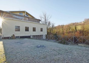 Facciata - Magazzino strada Statale del Colle di Nava Sud, 13, Mondovì - foto 1