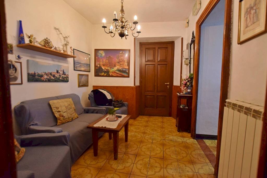 Soggiorno - Quadrilocale via Bernardino Viglione, 48, Mombasiglio - foto 2