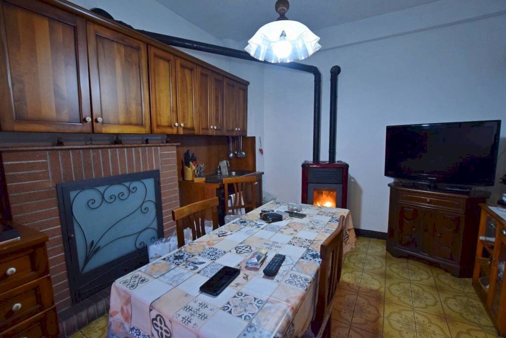 Cucina - Quadrilocale via Bernardino Viglione, 48, Mombasiglio - foto 3