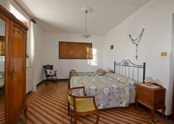 Camera da letto - Quadrilocale via Bernardino Viglione, 48, Mombasiglio - foto 5