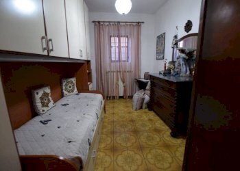 Camera da letto - Quadrilocale via Bernardino Viglione, 48, Mombasiglio - foto 6