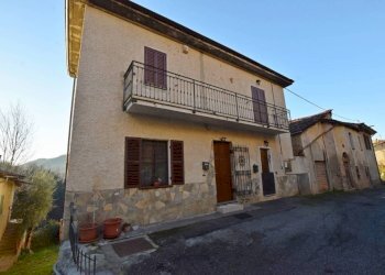 Facciata - Quadrilocale via Bernardino Viglione, 48, Mombasiglio - foto 2