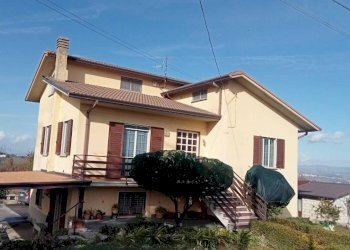 Facciata - Villa contrada Vertecchia, Pietradefusi - foto 1