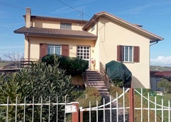 Facciata - Villa contrada Vertecchia, Pietradefusi - foto 2