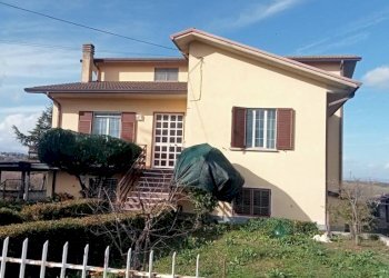 Facciata - Villa contrada Vertecchia, Pietradefusi - foto 3