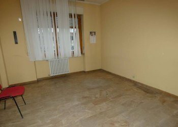 Soggiorno - Quadrilocale piazza Urbano Prunotto, Alba - foto 4