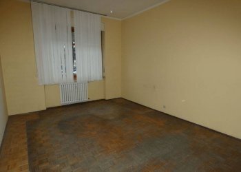 Camera da letto - Quadrilocale piazza Urbano Prunotto, Alba - foto 7