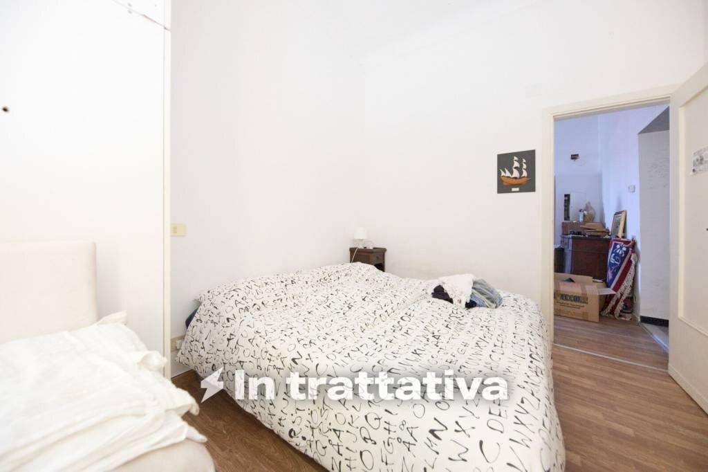 Camera da letto - Quadrilocale salita di San Barnaba, 28, Genova (zona Castelletto) - foto 1