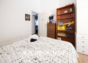 Camera da letto - Quadrilocale salita di San Barnaba, 28, Genova (zona Castelletto) - foto 5