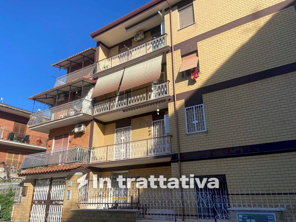Facciata - Trilocale via Nocera Inferiore, 63, Roma - foto 1
