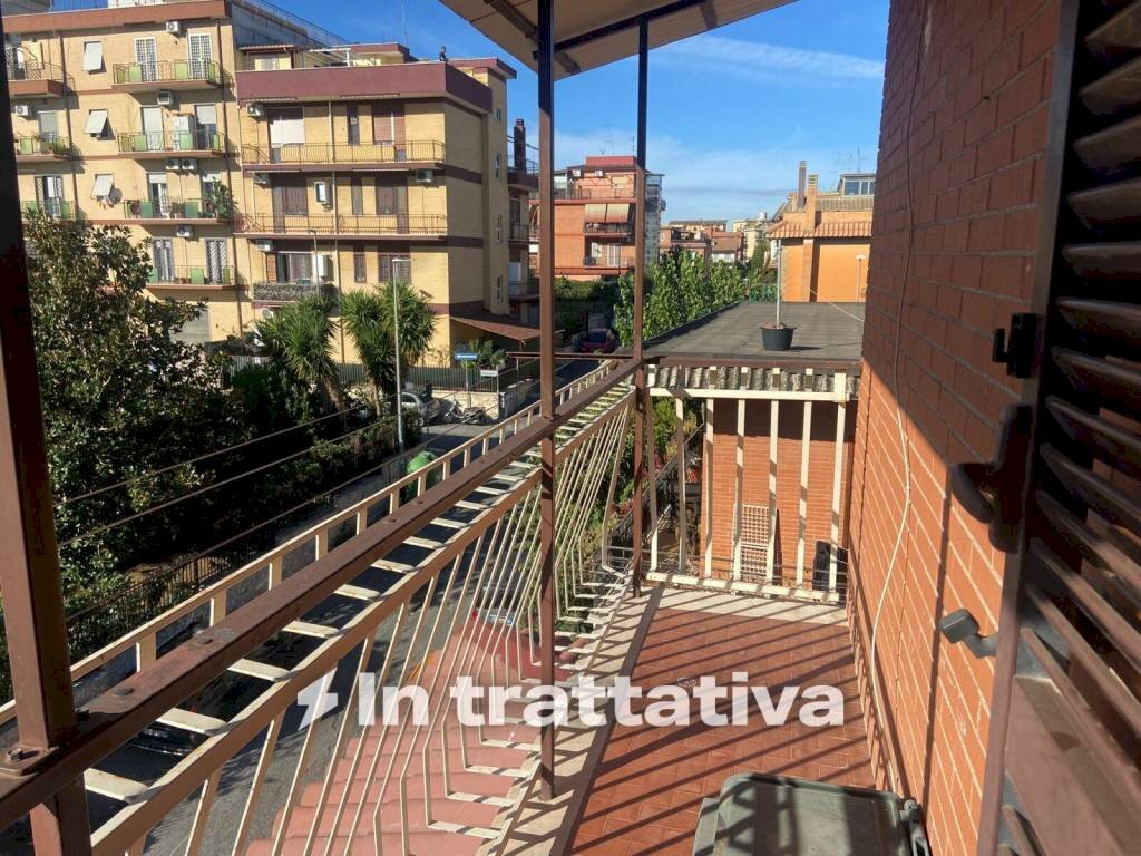 Balcone - Trilocale via Nocera Inferiore, 63, Roma - foto 2