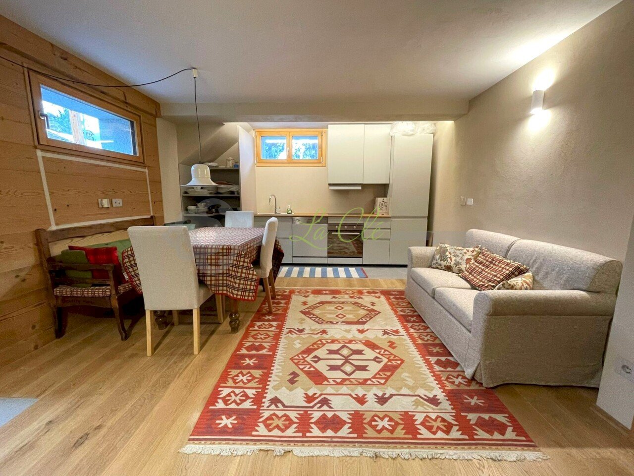 AFFITTO COURMAYEUR - SOGGIORNO, ZONA PRANZO E CUCI - Three-room apartment Prè-Saint-Didier - photo 3