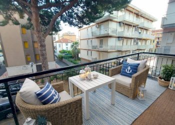 Ampia balconata dal soggiorno - Bilocale viale Della Repubblica
 
00, Pietra Ligure - foto 1