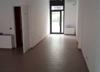 Interno non residenziale - Shop via Giacomo Matteotti, Soliera - photo 3