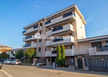 Foto 1 - Quadrilocale Via Teano
 
7, Magenta - foto 1