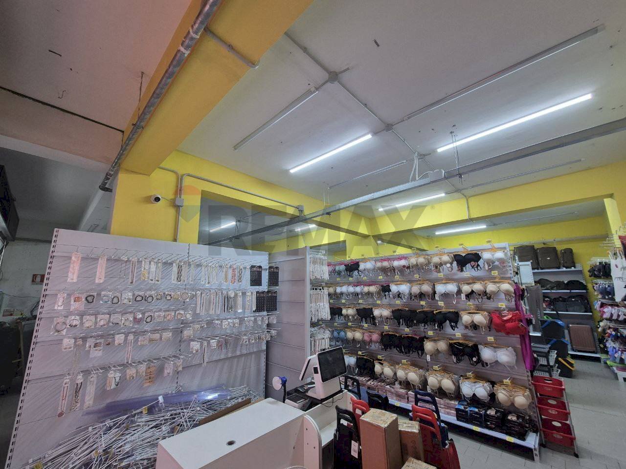 interno - Locale Commerciale Via Antonello Da Messina
 
2a, 2b, Palermo - foto 2