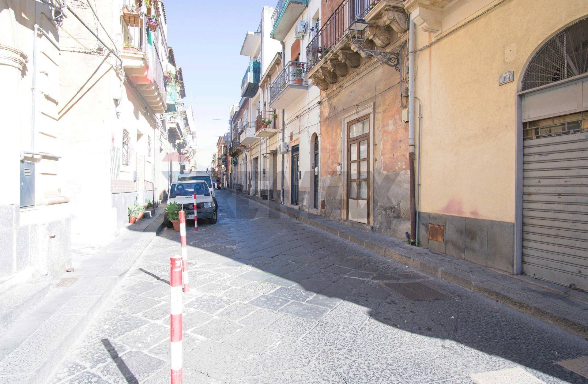 Edificio all\'aperto - Casa indipendente Via Roma
 
162/164, Misterbianco - foto 3