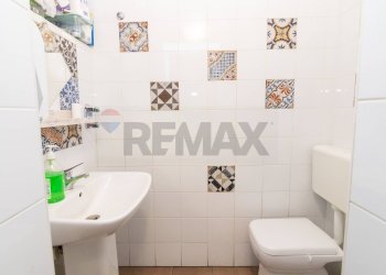 Bagno - Commercial Activity Via Pietro Novelli
 
143, Catania - photo 13