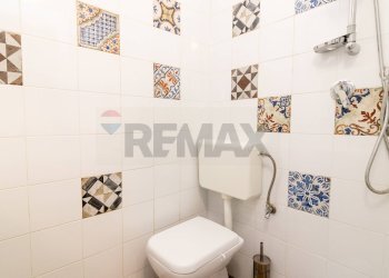 Bagno - Commercial Activity Via Pietro Novelli
 
143, Catania - photo 14