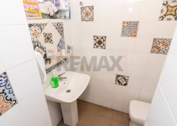 Bagno - Commercial Activity Via Pietro Novelli
 
143, Catania - photo 17