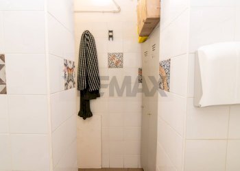 Bagno - Commercial Activity Via Pietro Novelli
 
143, Catania - photo 19