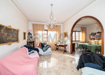 Sala da pranzo - Appartamento Via John Fitzgerald Kennedy
 
38, Acireale - foto 32