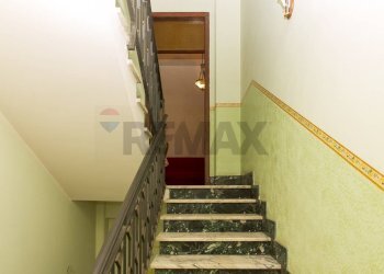 Scale - Trilocale Via Luigi Orlando
 
126, Giarre - foto 13