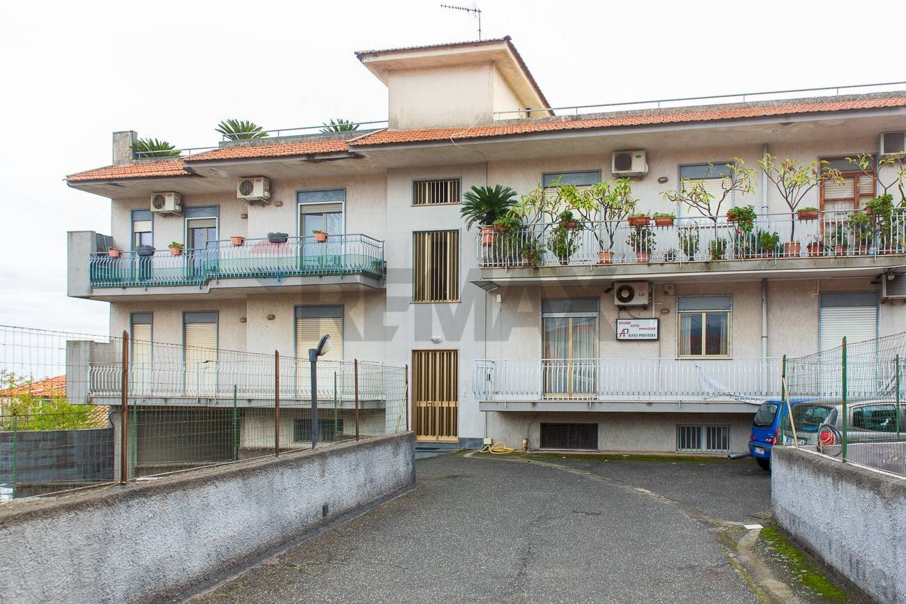 Edificio all\'aperto - Quadrilocale Via Provinciale per Riposto
 
186, Acireale - foto 1