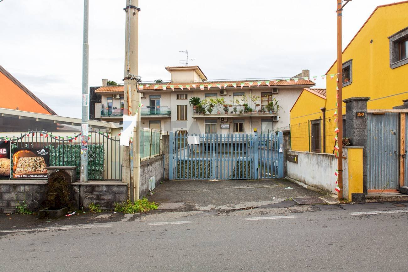 Edificio all\'aperto - Quadrilocale Via Provinciale per Riposto
 
186, Acireale - foto 3