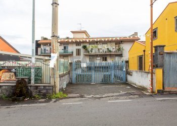 Edificio all\'aperto - Quadrilocale Via Provinciale per Riposto
 
186, Acireale - foto 3
