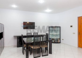 Sala da pranzo - Quadrilocale Via Provinciale per Riposto
 
186, Acireale - foto 18