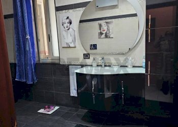 Bagno - Appartamento Via Santa Maria Di Nuovaluce
 
53, Catania - foto 12