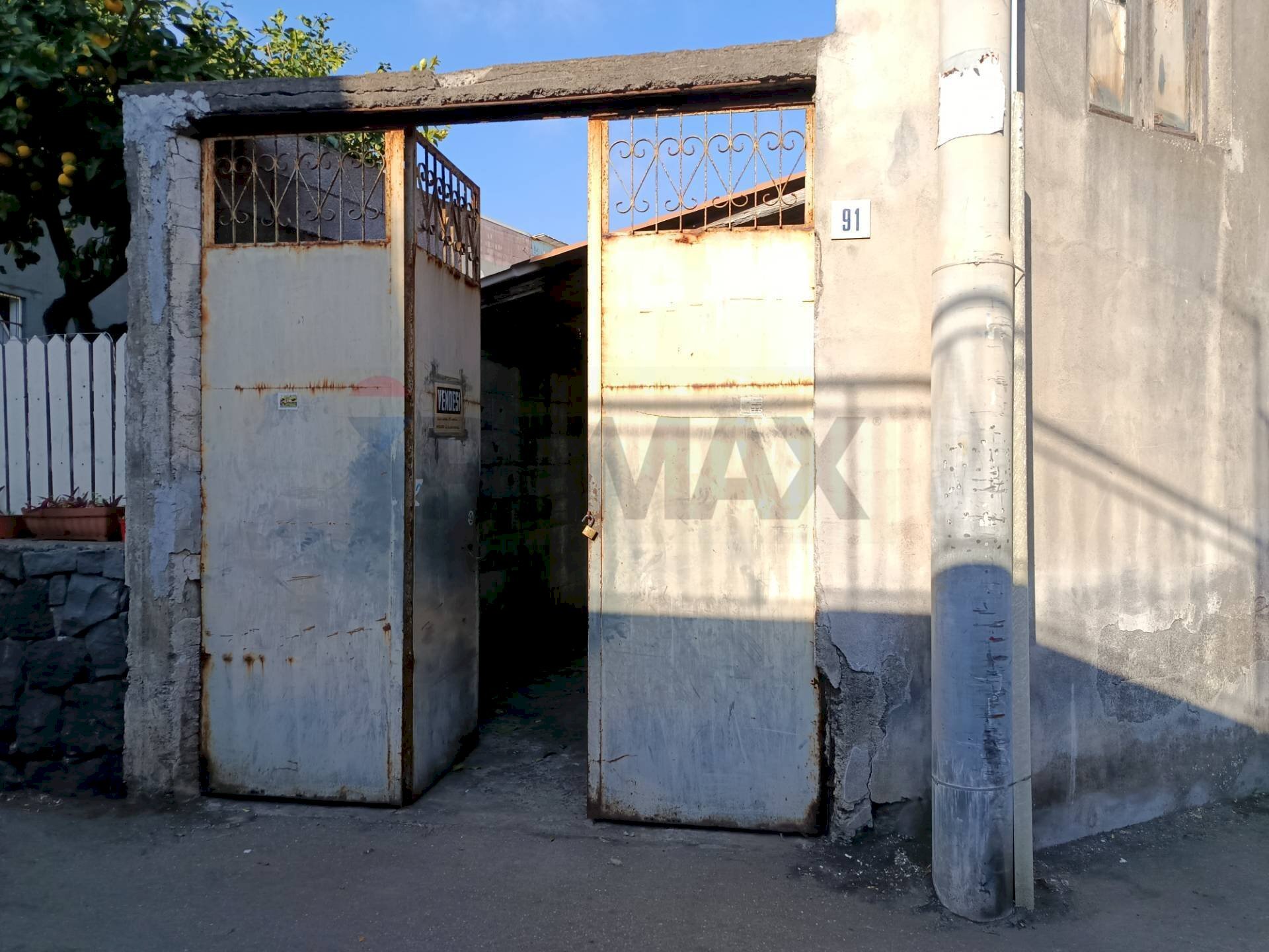 Edificio all\'aperto - Casa indipendente Via Ospedale
 
26, Aci Sant'Antonio - foto 2