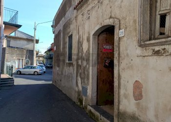 Edificio all\'aperto - Casa indipendente Via Ospedale
 
26, Aci Sant'Antonio - foto 11