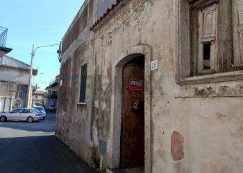 Edificio all\'aperto - Casa indipendente Via Ospedale
 
26, Aci Sant'Antonio - foto 12