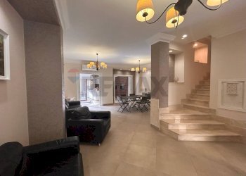 Sala da pranzo - Casa indipendente Via Roma
 
57/59, Aci Sant'Antonio - foto 2