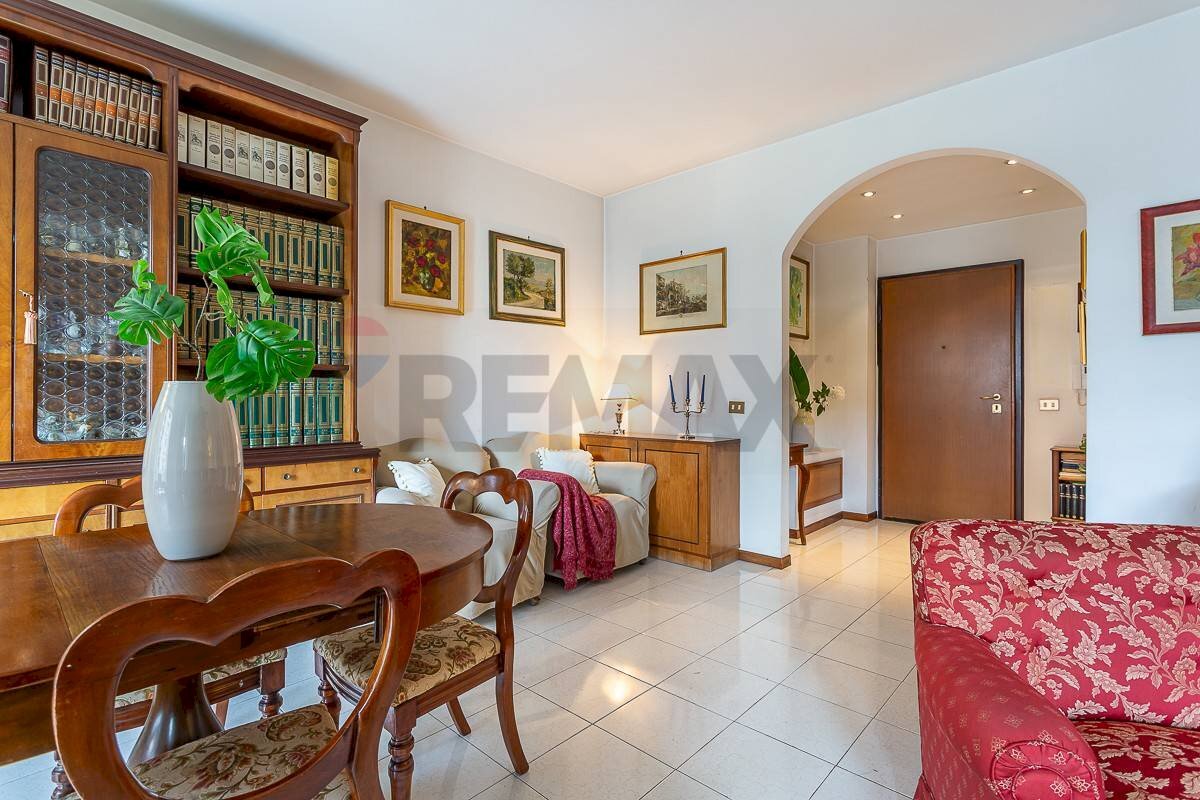 Sala da pranzo - Quadrilocale Via di Decima
 
256, Roma - foto 3