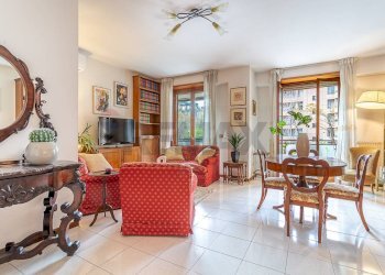 Sala da pranzo - Quadrilocale Via di Decima
 
256, Roma - foto 2