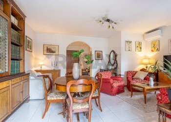 Sala da pranzo - Quadrilocale Via di Decima
 
256, Roma - foto 8